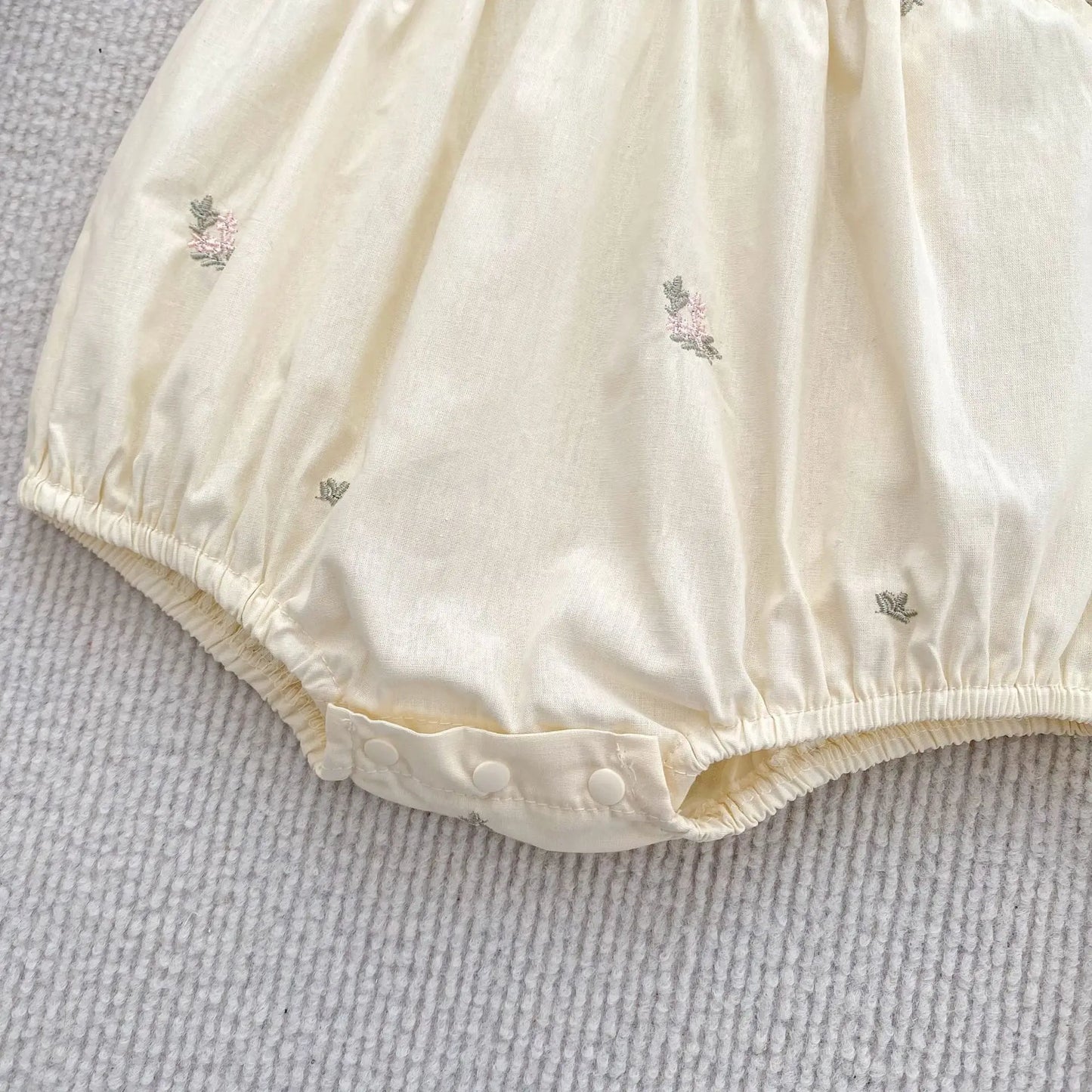 Barboteuse d'été pour bébé fille, manches volantées, vêtements en dentelle douce, barboteuse pour nouveau-né, combinaison pour fille, fleurs brodées, barboteuse pour bébé