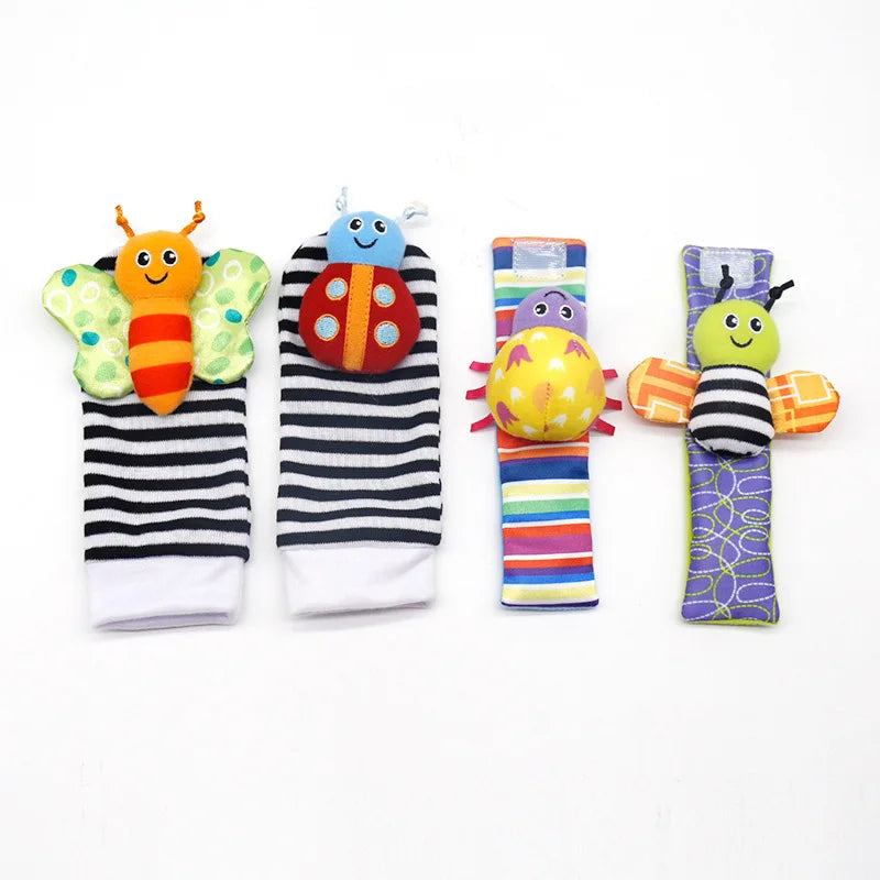 Lot de 4 hochets pour bébé de 0 à 12 mois, chaussettes avec dragonne et hochet, chaussettes pour bébé, chaussettes pour tout-petits
