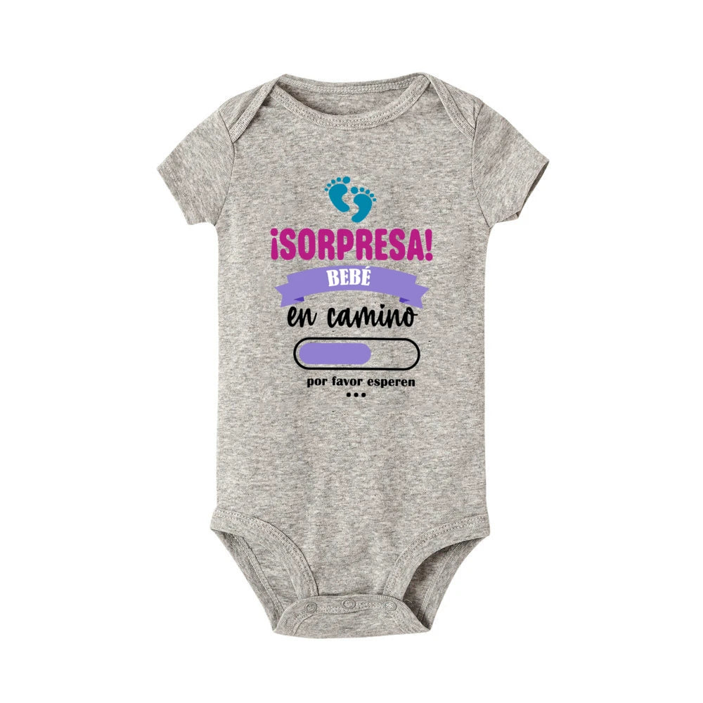 Combinaison bébé surprise en route, veuillez patienter, imprimée, vêtements d'annonce de grossesse, body à manches courtes pour nouveau-né