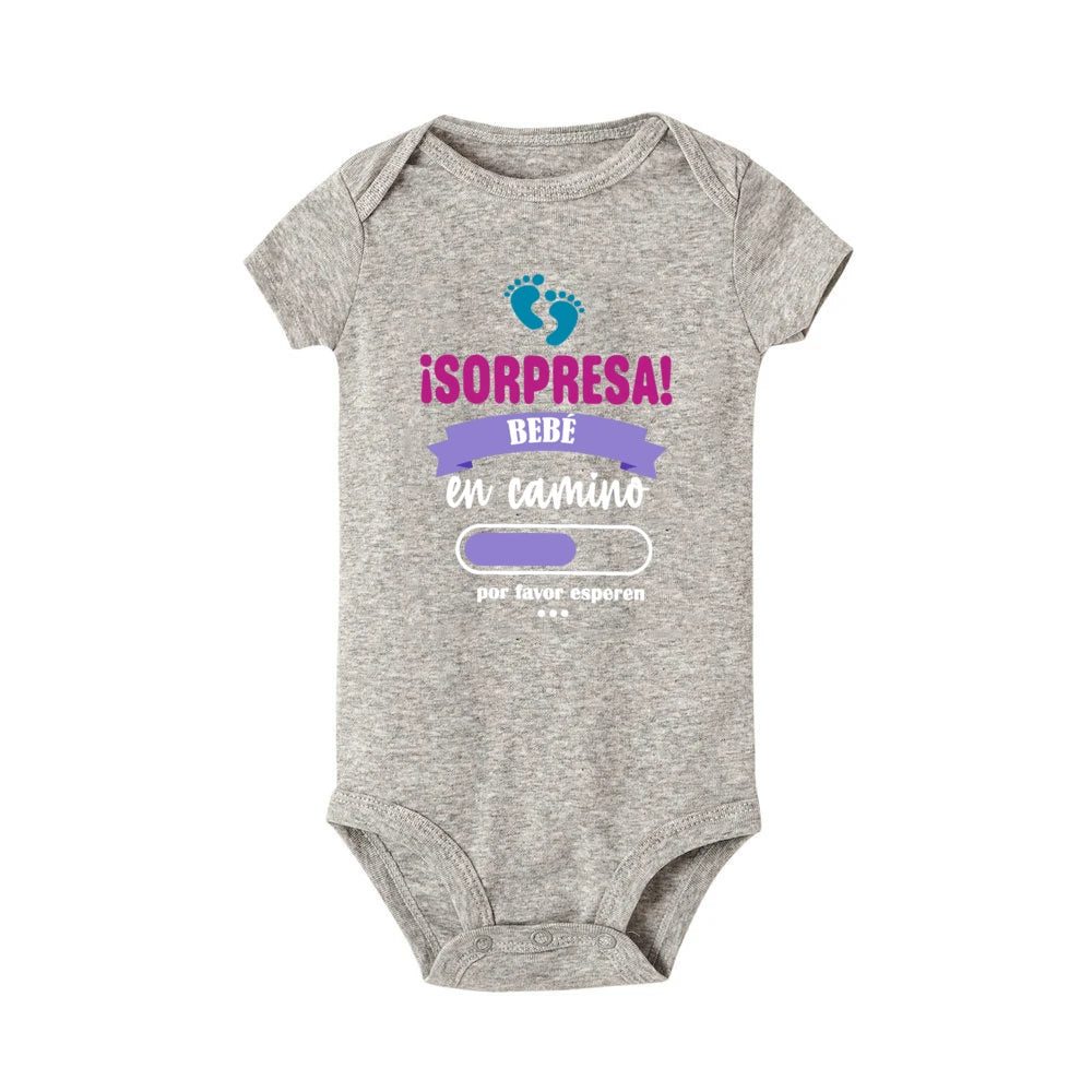Combinaison bébé surprise en route, veuillez patienter, imprimée, vêtements d'annonce de grossesse, body à manches courtes pour nouveau-né