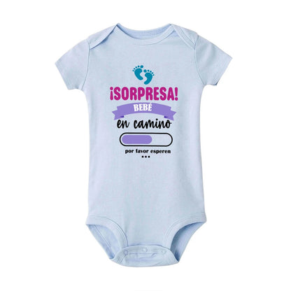 Combinaison bébé surprise en route, veuillez patienter, imprimée, vêtements d'annonce de grossesse, body à manches courtes pour nouveau-né