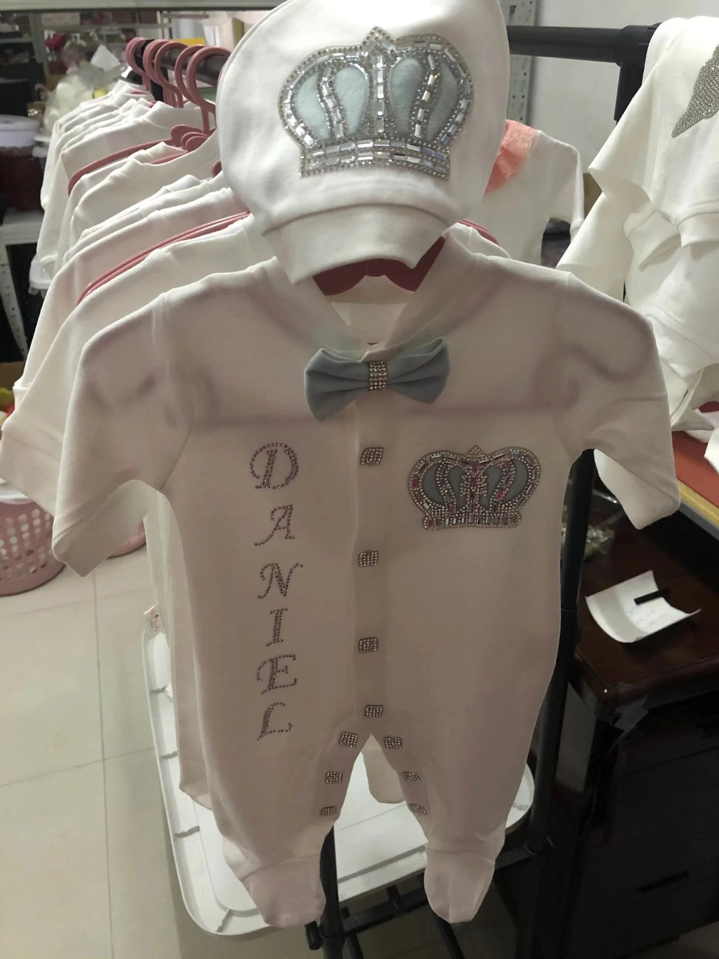 Ensemble de pinces à biberon et tétine Dollbling en cristal doré fait main pour bébé de 0 à 6 mois, couronne d'ailes angulaires pour nouveau-né, décoration de chambre d'enfant