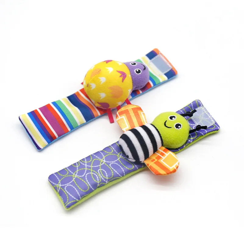 Lot de 4 hochets pour bébé de 0 à 12 mois, chaussettes avec dragonne et hochet, chaussettes pour bébé, chaussettes pour tout-petits