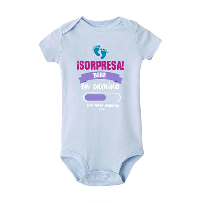 Combinaison bébé surprise en route, veuillez patienter, imprimée, vêtements d'annonce de grossesse, body à manches courtes pour nouveau-né