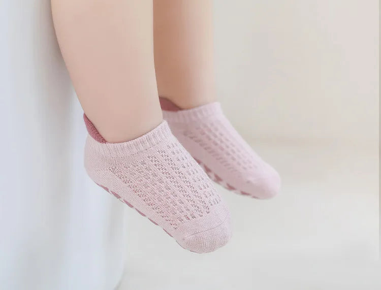 Lot de 3 paires de chaussettes d'été pour bébé, couleur unie, antidérapantes, en silicone, en maille respirante, fines, pour l'intérieur