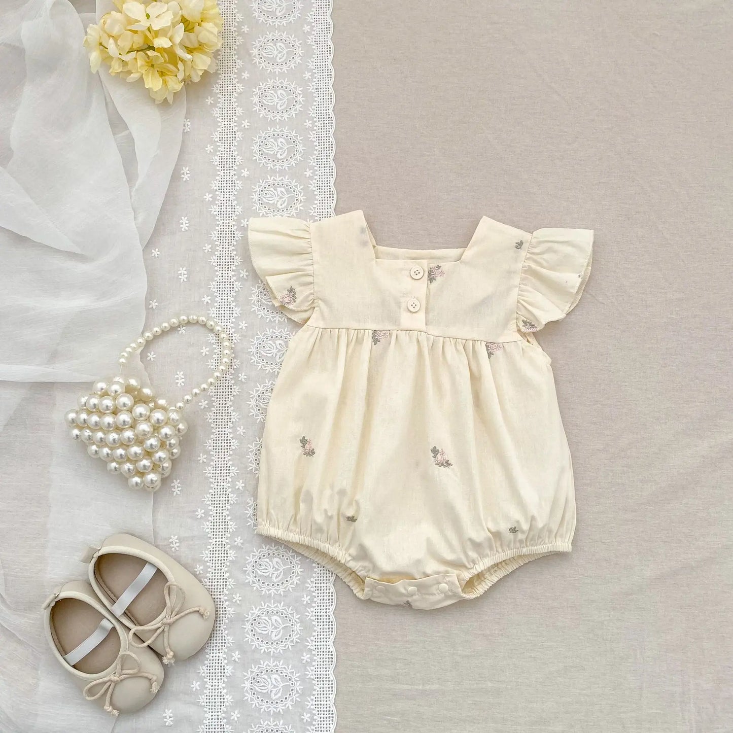 Barboteuse d'été pour bébé fille, manches volantées, vêtements en dentelle douce, barboteuse pour nouveau-né, combinaison pour fille, fleurs brodées, barboteuse pour bébé