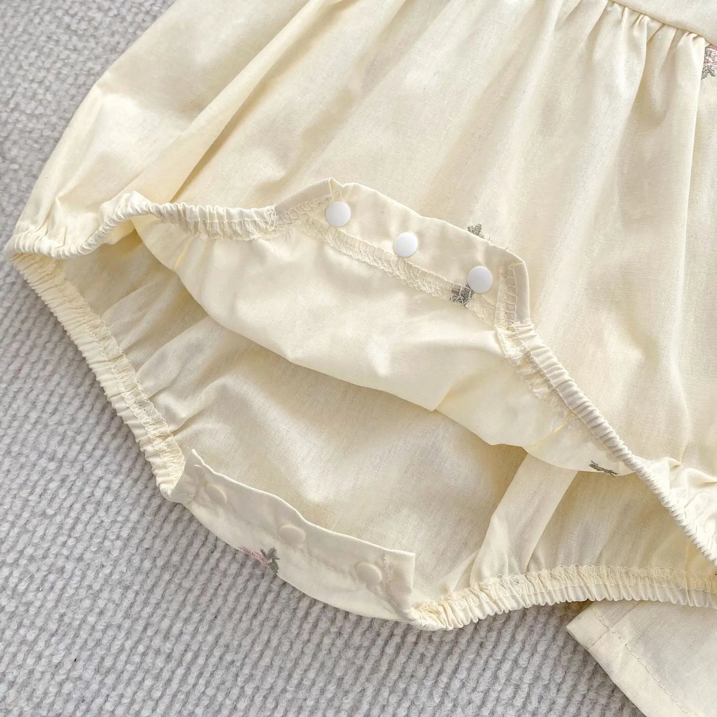 Barboteuse d'été pour bébé fille, manches volantées, vêtements en dentelle douce, barboteuse pour nouveau-né, combinaison pour fille, fleurs brodées, barboteuse pour bébé